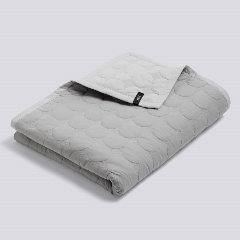 Hay Hay Mega Dot Bed Cover Light Grey 195 X 245 Cm Gaveideer Til Enhver Anledning
