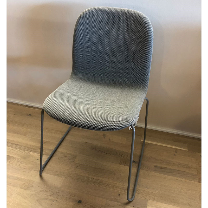Muuto Visu Stol Udstillingsmodel Tilbud