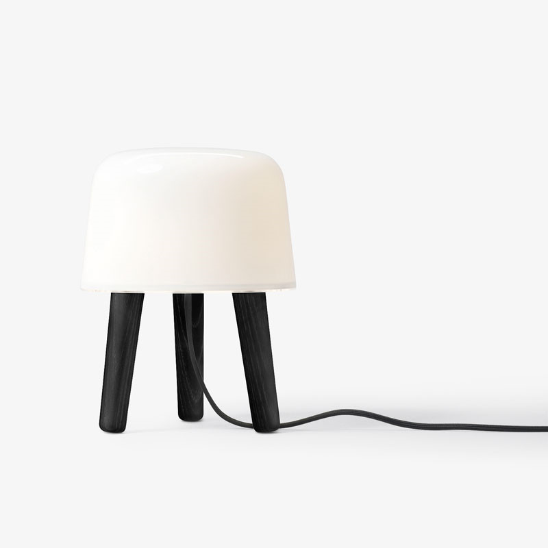 &Tradition Milk Bordlampe Sort