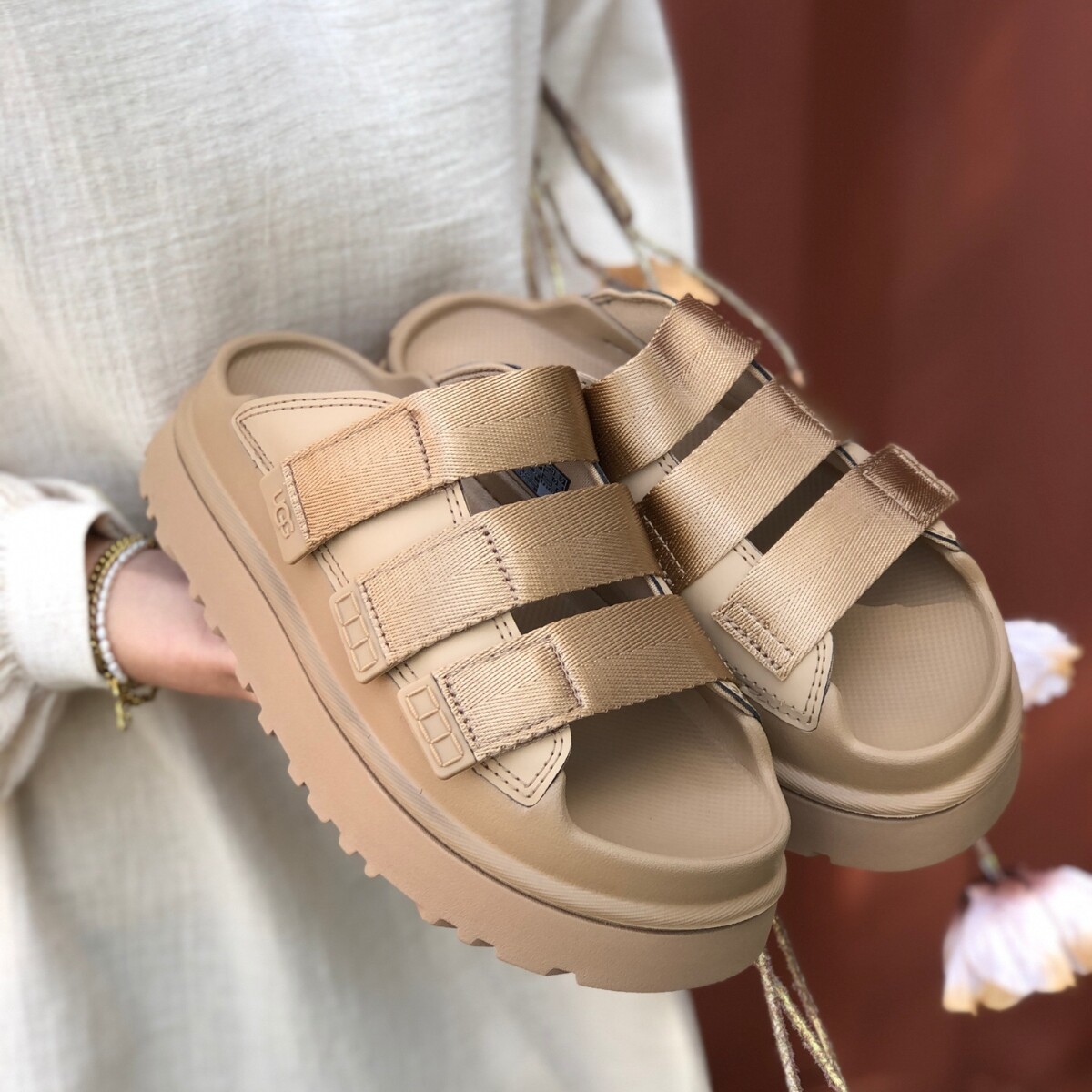 靴 UGG GoldenGlow Slide Dark Sand Ugg - W Goldenglow slide dark sand | STIMM