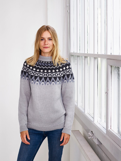 Sweater med nordiske borter