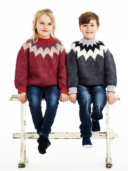 Tyk sweater med rundt bærestykke