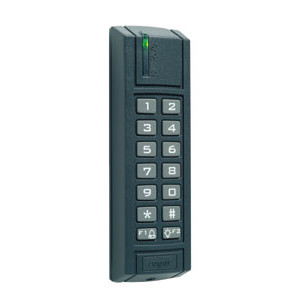 Forbikobler/Kodetastatur SL2000E.  - Stand alone kodetastatur.  - Tre LED dioder. - Buzzer.  - Beregnet til udvendig montering. IP 65 tæt. - 55 brugerkoder - En Masterkode - En relæudgang - En transisterudgang. To indgange