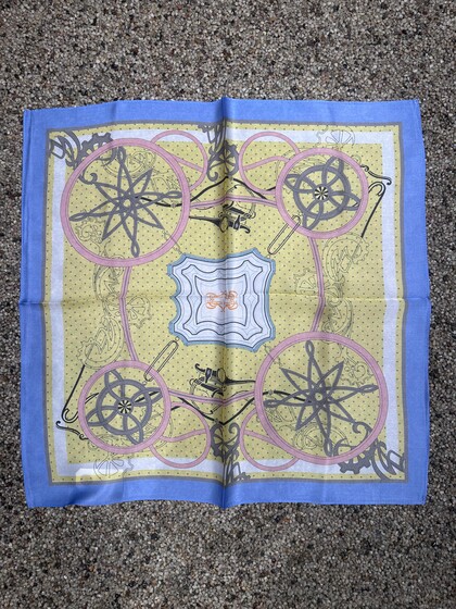 BY LUND TØRKLÆDE, SILKE GUL