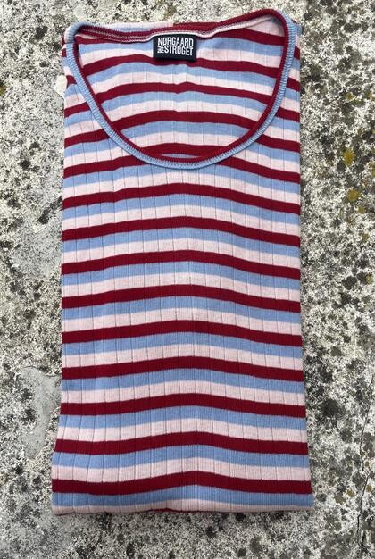 NØRGAARD PÅ STRØGET T-SHIRT, 101 BLUE/STRAWBERY/WINERY