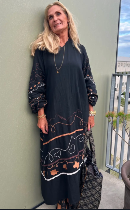 WAUW KJOLE, CASSEY BLACK