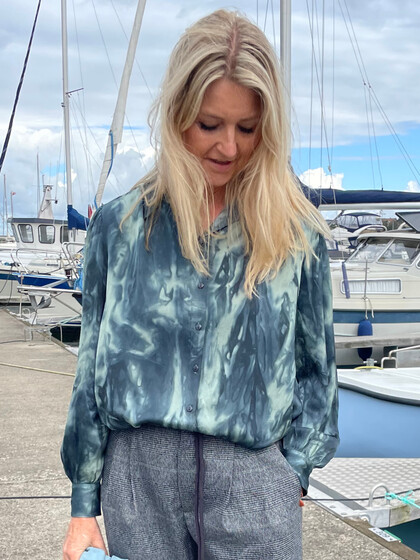 MAISON HOTEL BLUSE, NOELIA SHADOWS