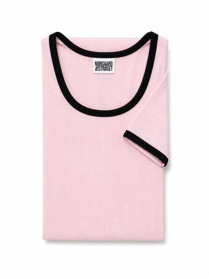 NØRGAARD PÅ STRØGET T-SHIRT, K/Æ ROSE/BLACK