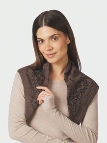 NEO NOIR TØRKLÆDE, ADELINA PAISLEY STRIK BROWN