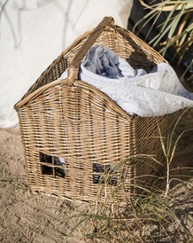 IB LAURSEN TÆPPE, QUILT HVIDE OG BLÅ MÆLKEDRENGESTRIBER