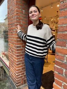 SISTERS POINT STRIK, MIBA CROPPED BLACK STRIPE