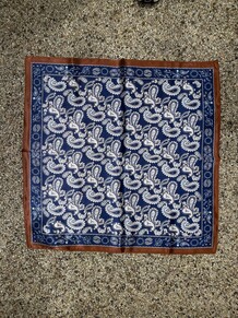BY LUND TØRKLÆDE, SILKE BRUN/NAVY