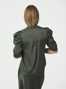 NEO NOIR BLUSE, ROELLA HEAVY SATEEN DEEP GREEN