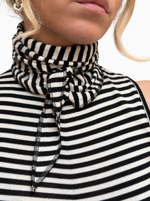NØRGAARD PÅ STRØGET TØRKLÆDE, TRIANGLE BLACK/ECRU WOOL