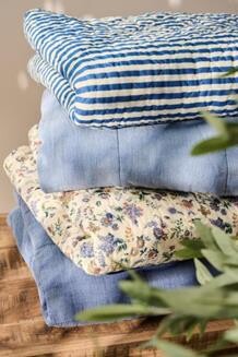 IB LAURSEN VATTÆPPE, 07923-13 QUILT HVID BLÅ STRIB