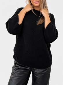 GOSSIA STRIK, AMELIA BLACK