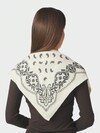 NEO NOIR TØRKLÆDE, ADELINA PAISLEY STRIK OFF WHITE