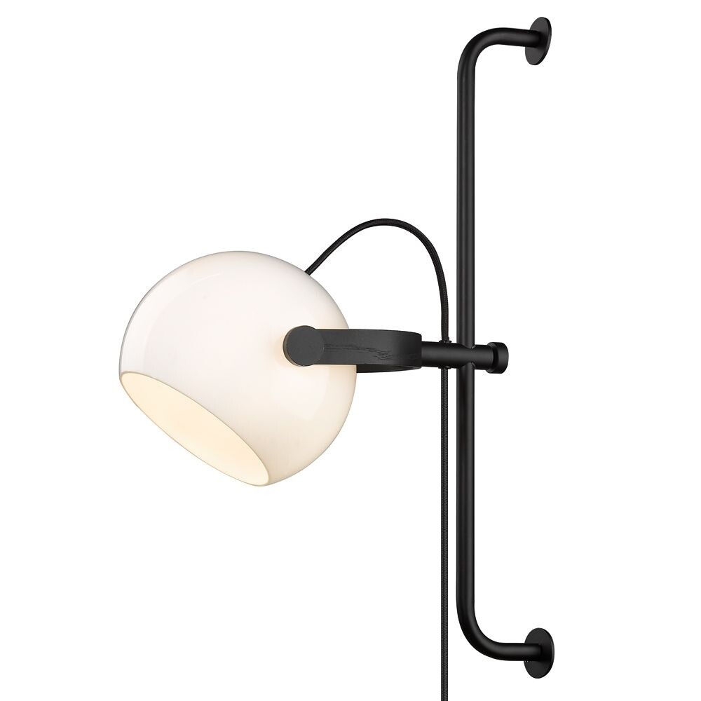 Halo Design - D.C Wandlamp Long Ø18 Opal