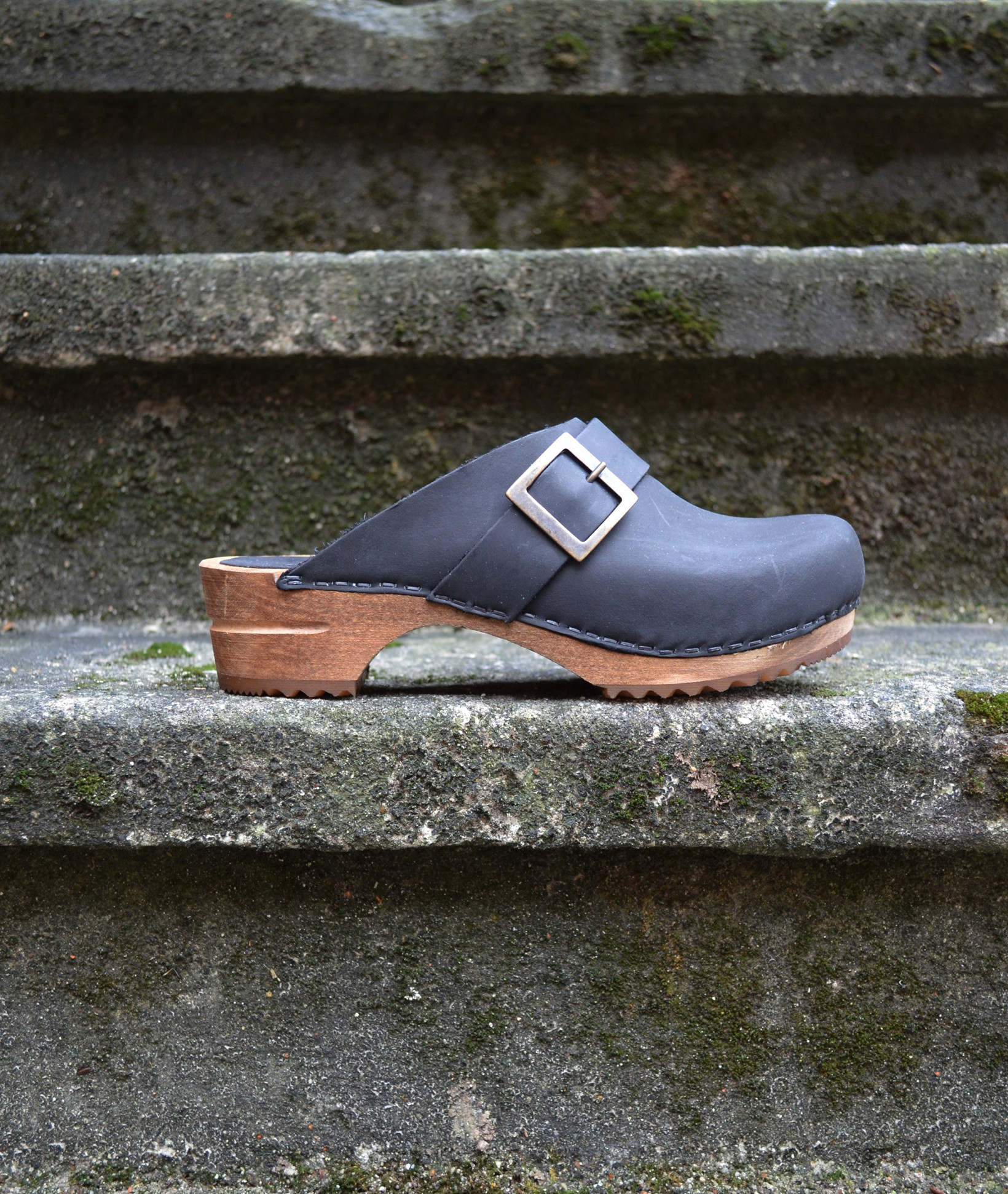 sanita urban clogs