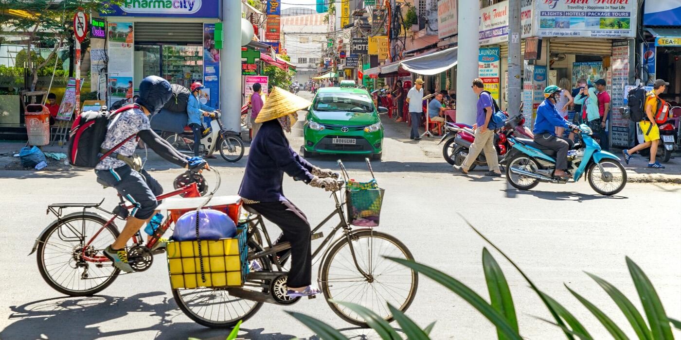 Travl gade med cykler, bil, og knallerter i Ho Chi Minh City (Saigon)