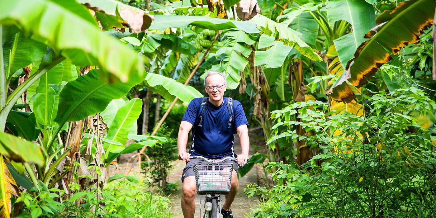 Cykling blandt palmer i Mekong-deltaet