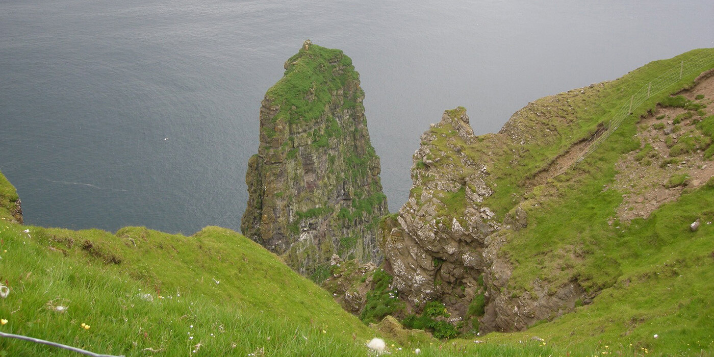 Búgvin- Færøernes højeste fritstående fuglefjeld på 188 m.