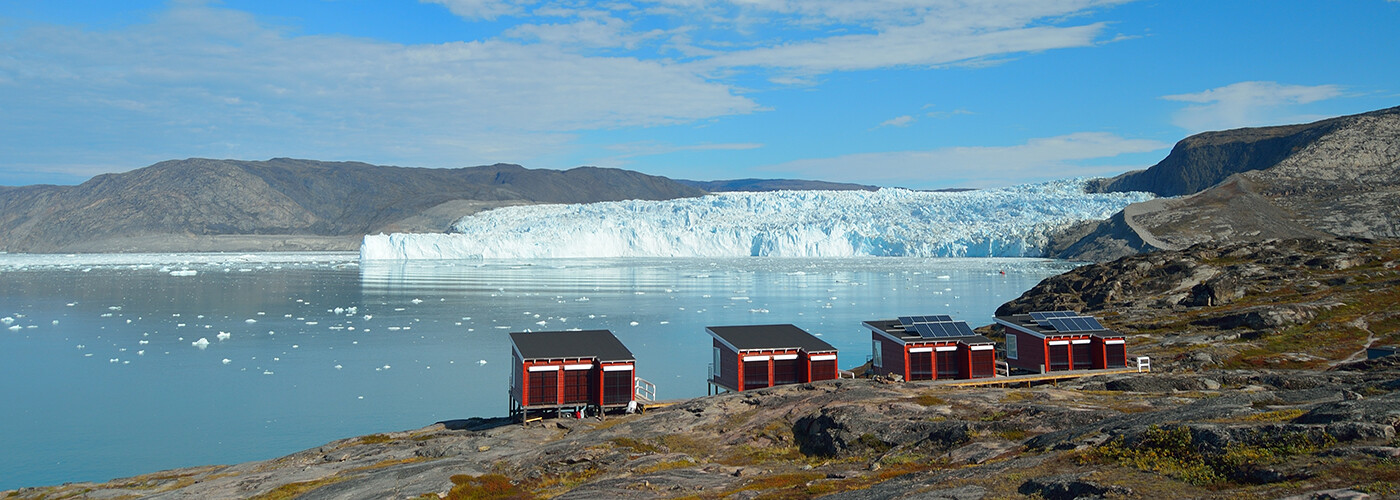 Glacier Lodge Eqi og Eqi gletsjeren i baggrunden