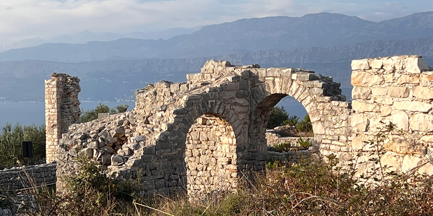 Ruinen Villa Mirje