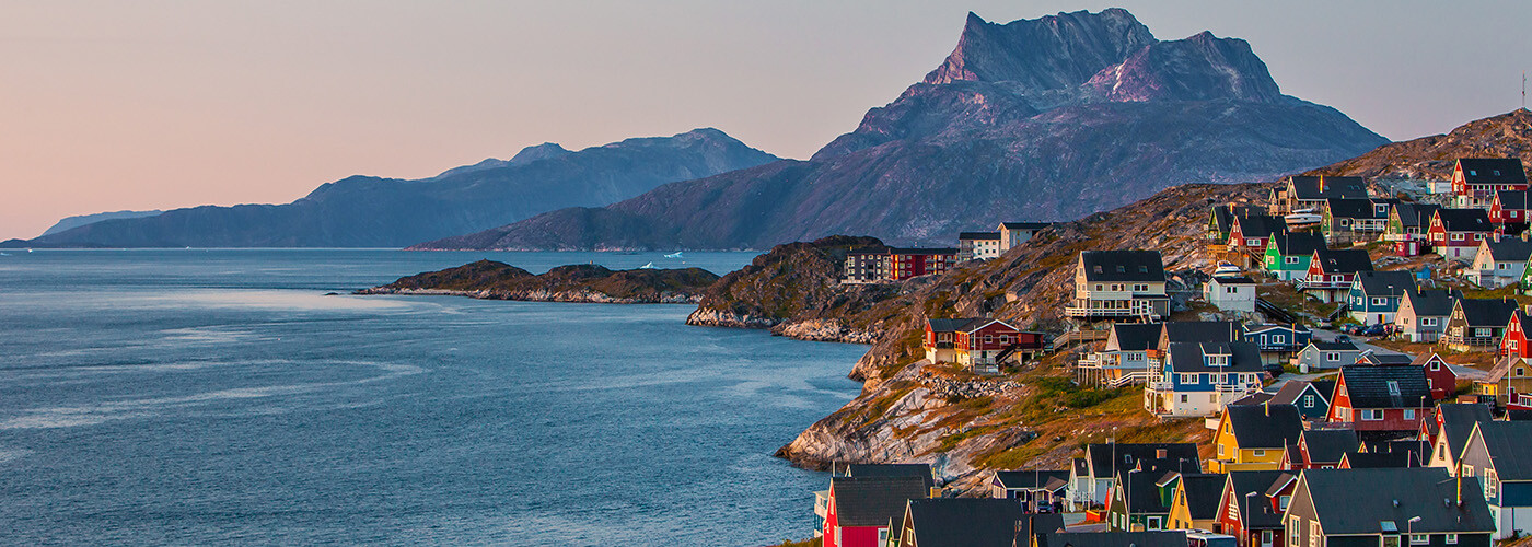 Nuuk med Sermitsiaq i baggrunden
