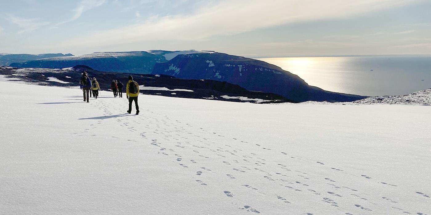Krydsning af Diskobugten fra Ilulissat til Qeqertarsuaq på Diskoøen og vandring op til Lyngmarksbræen