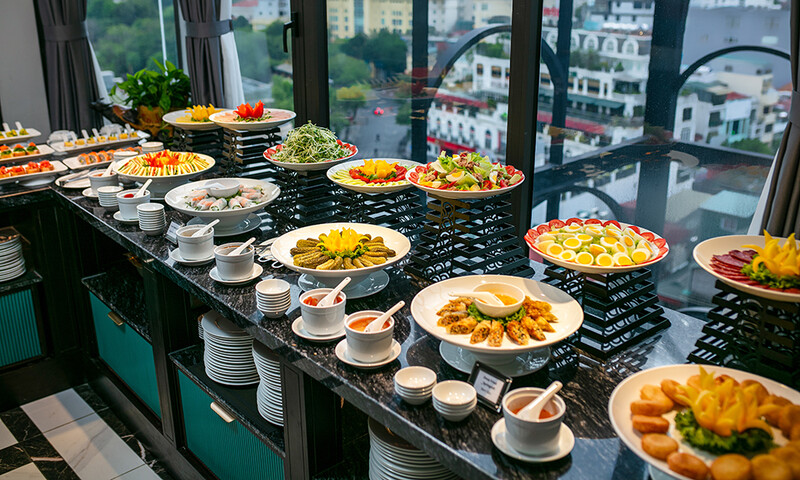 May De Ville Hotel - Gastronomi