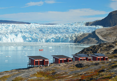 Glacier Lodge Eqi foran den kælvende Eqi-gletsjer