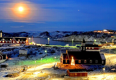 Sneklædt Ilulissat med vinterstemning