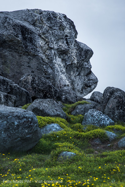I Nanortalik i Sydgrønland kan se en stor sten, der ligner polarforskerens profil.