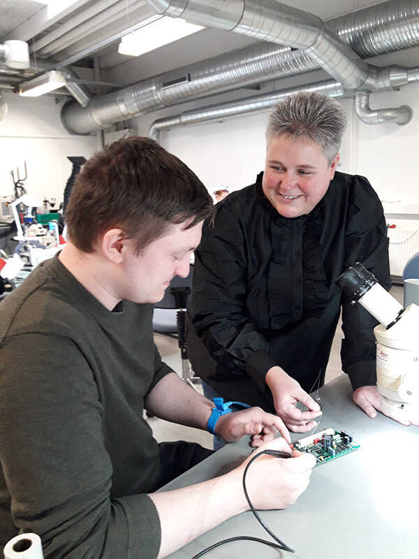 Helle_Keseler_underviser_i_elektronik_web