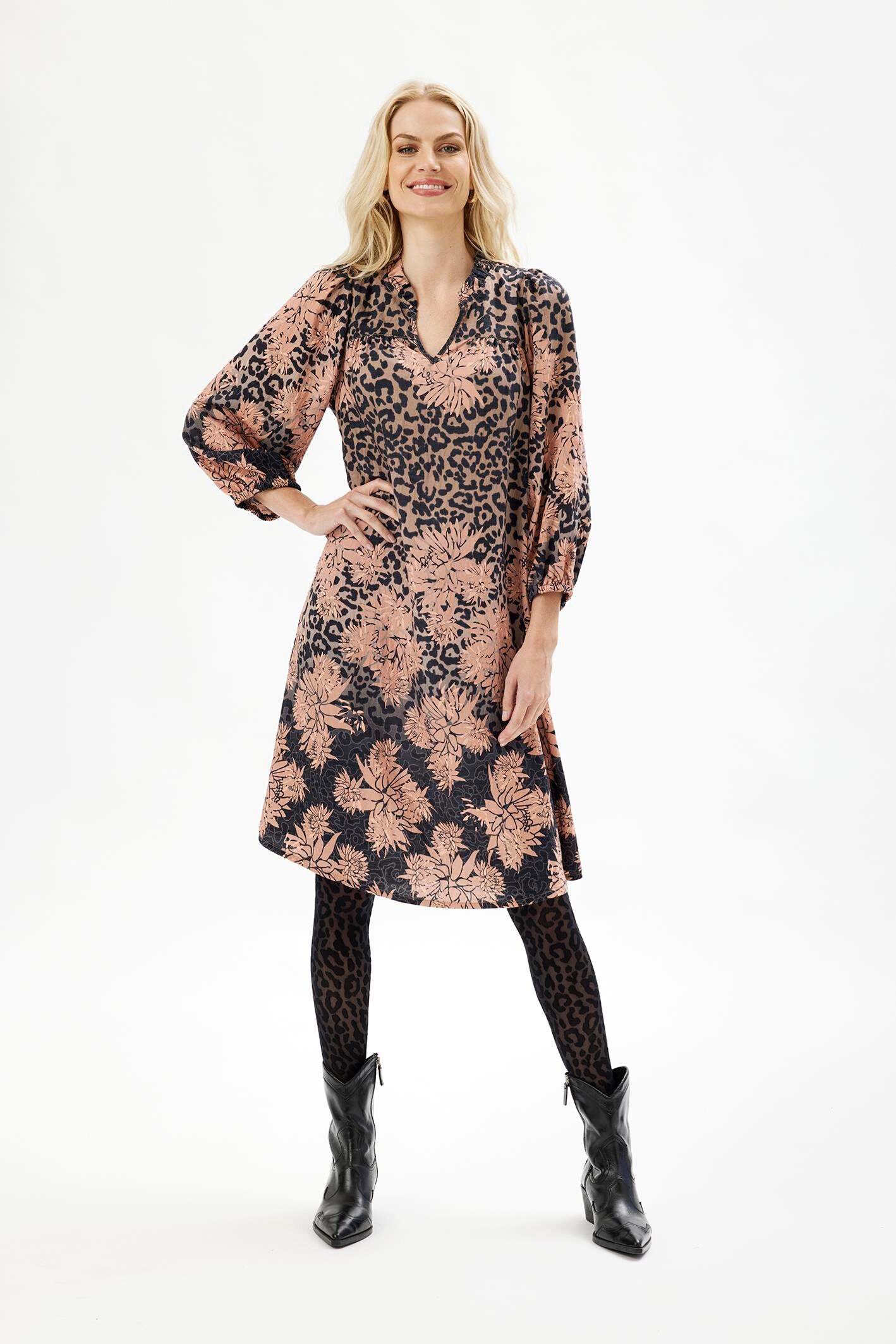 Always over 20 beautiful dresses to choose from. Buy them today