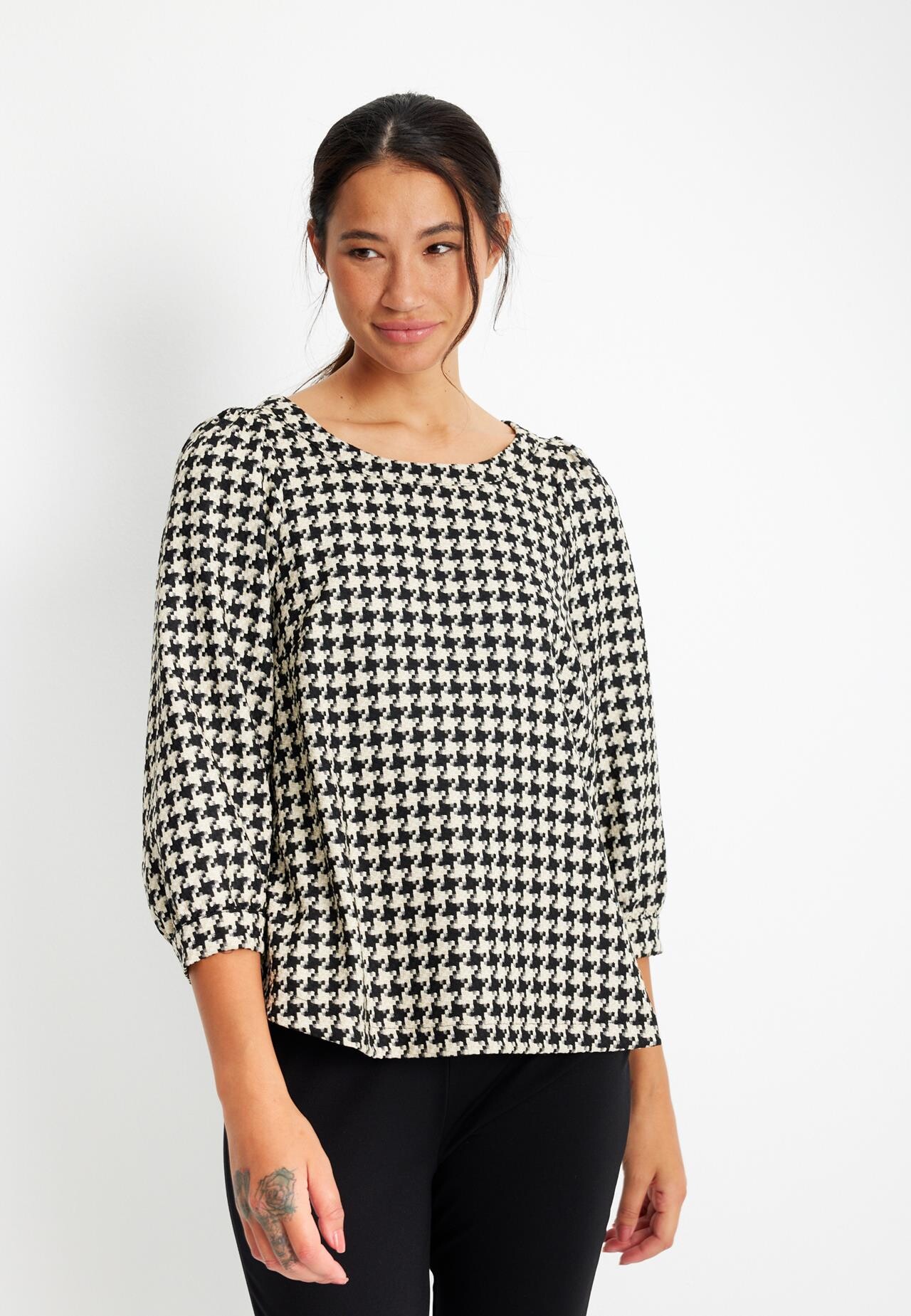 Front Alva Bluse Farve: Black Størrelse: Dame