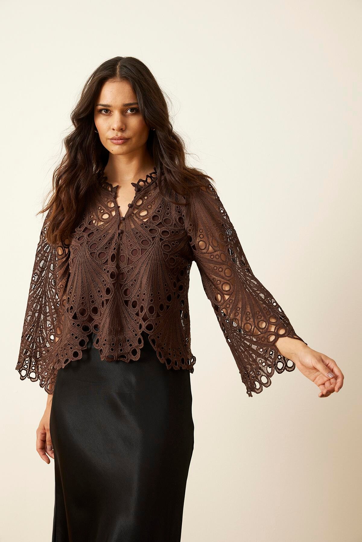IN FRONT LIEANNE BLOUSE 15959 801  (Brown 801)