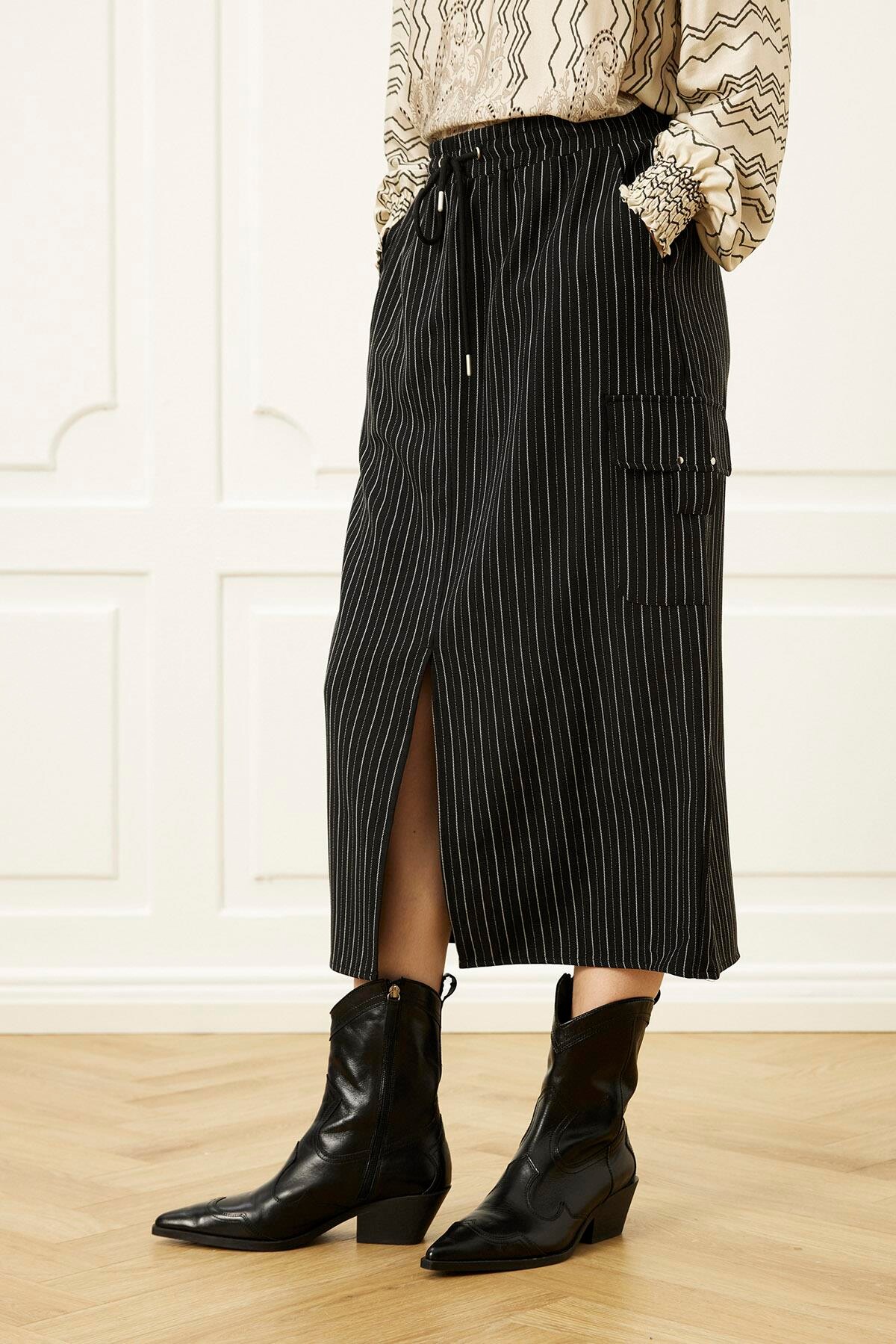 Front Hilda Skirt 16049 999 Black 999