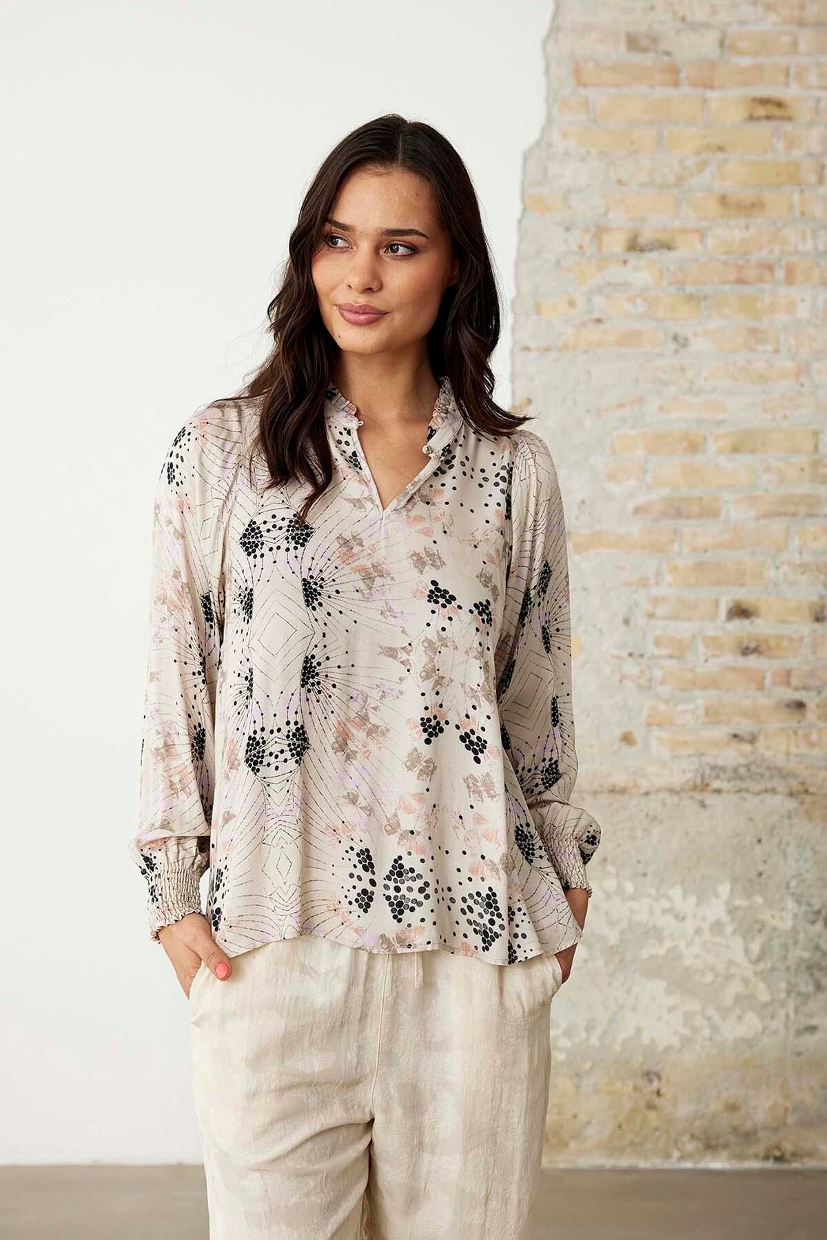 IN FRONT DARLING BLOUSE 16137 420 (Coral 420)