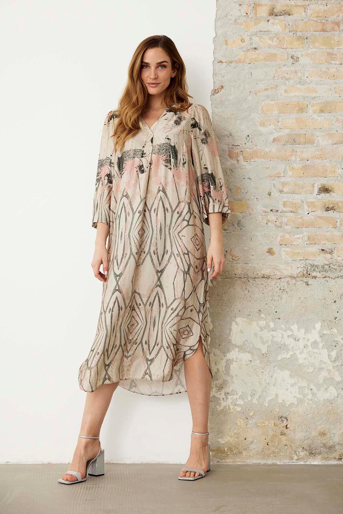 In Front Yusu Dress 14140 191 Sand 191 S