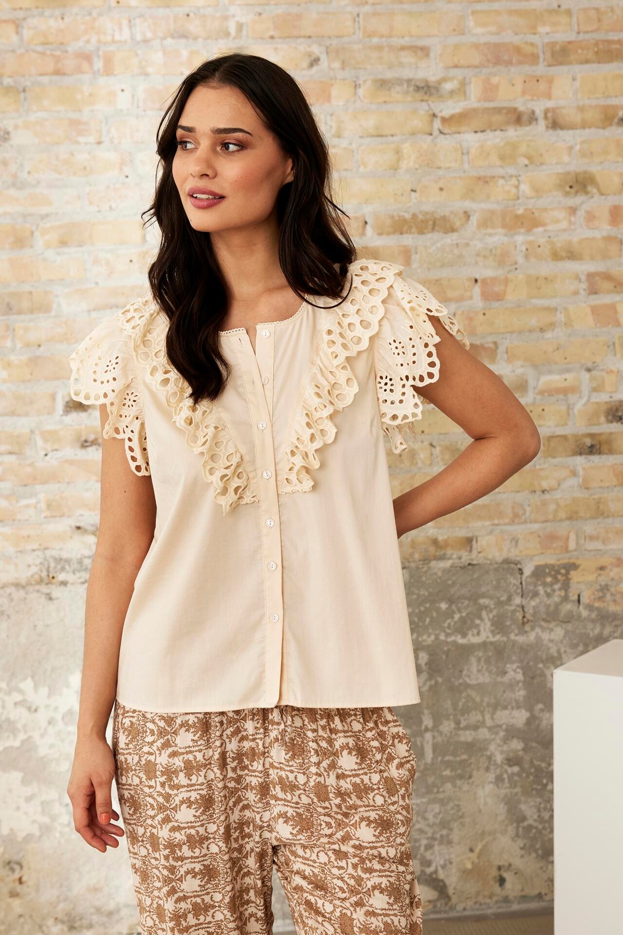 Front Vikky Skjorte Farve: Cream Størrelse: Dame