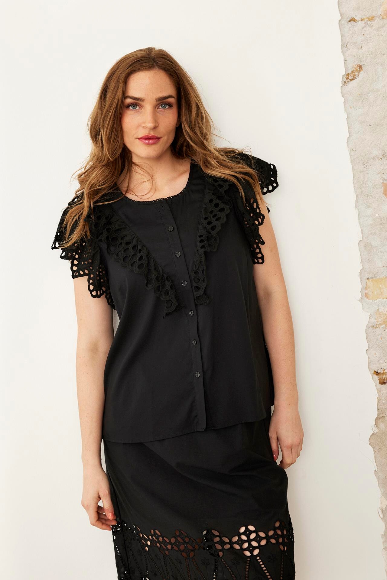 Se IN FRONT Vikky Skjorte, Farve: Black, Størrelse: XL, Dame hos Infront Women