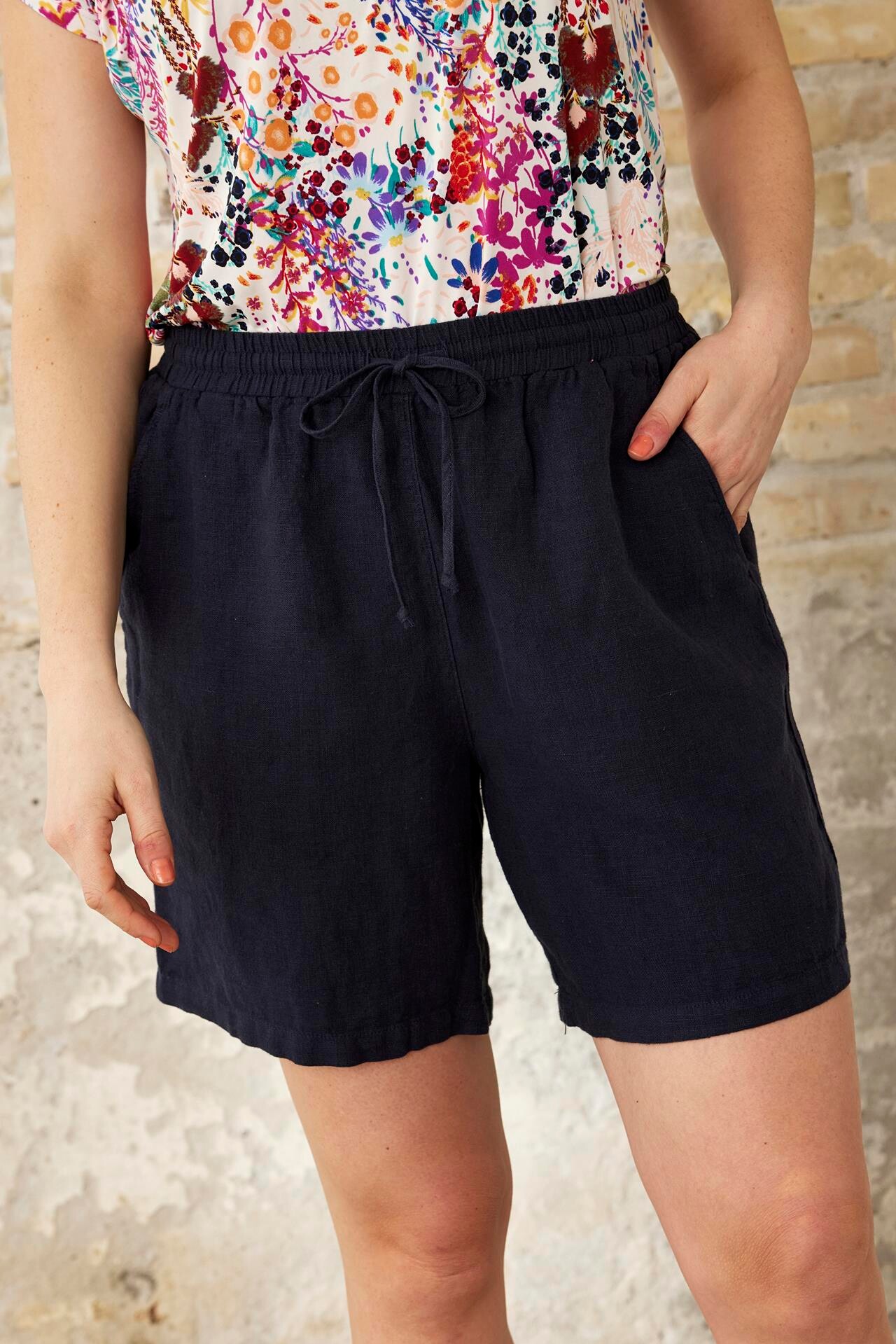In Front Lino Shorts Farve: Navy Størrelse: S Dame