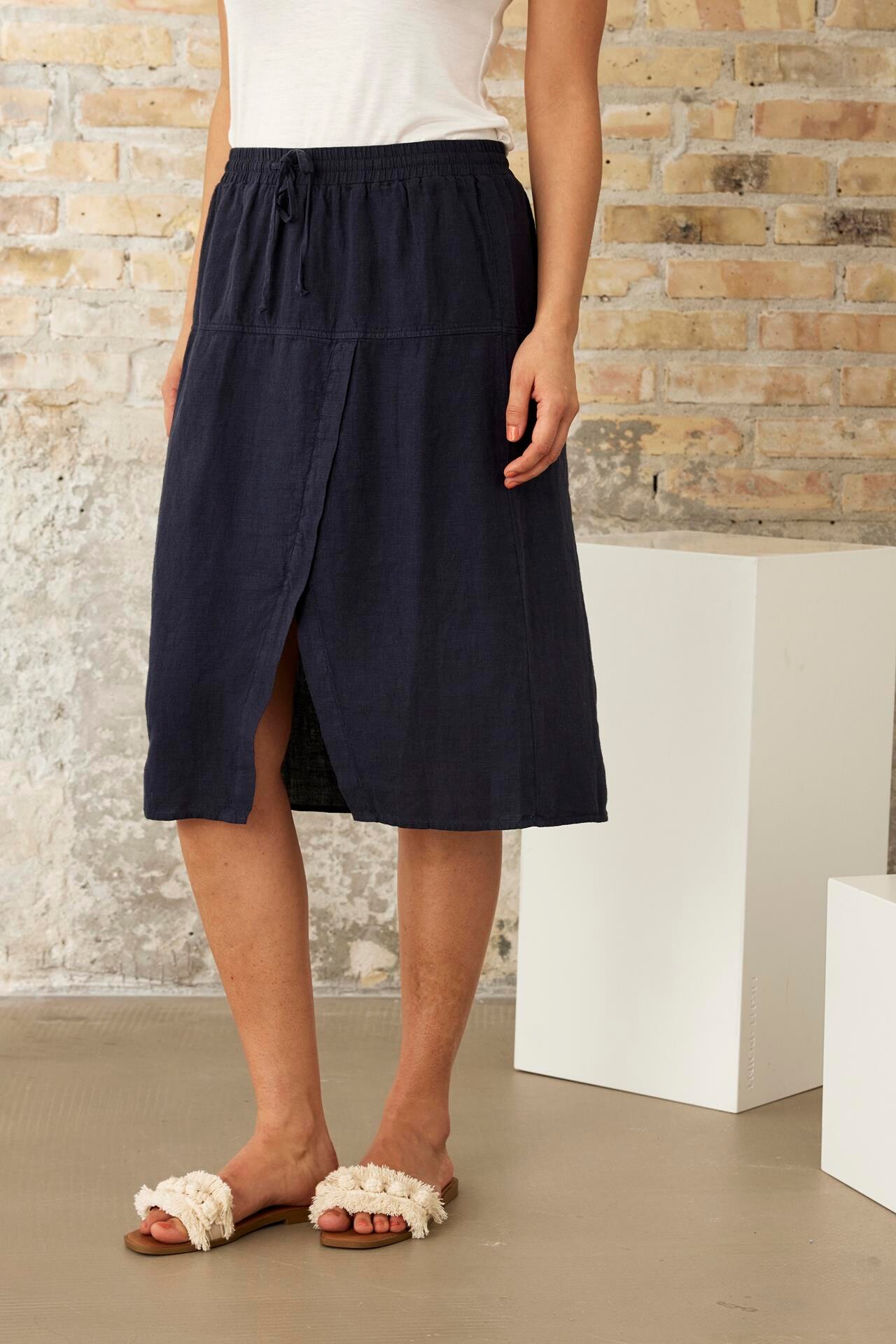 IN FRONT LINO SKIRT 16239 591 (Navy 591)