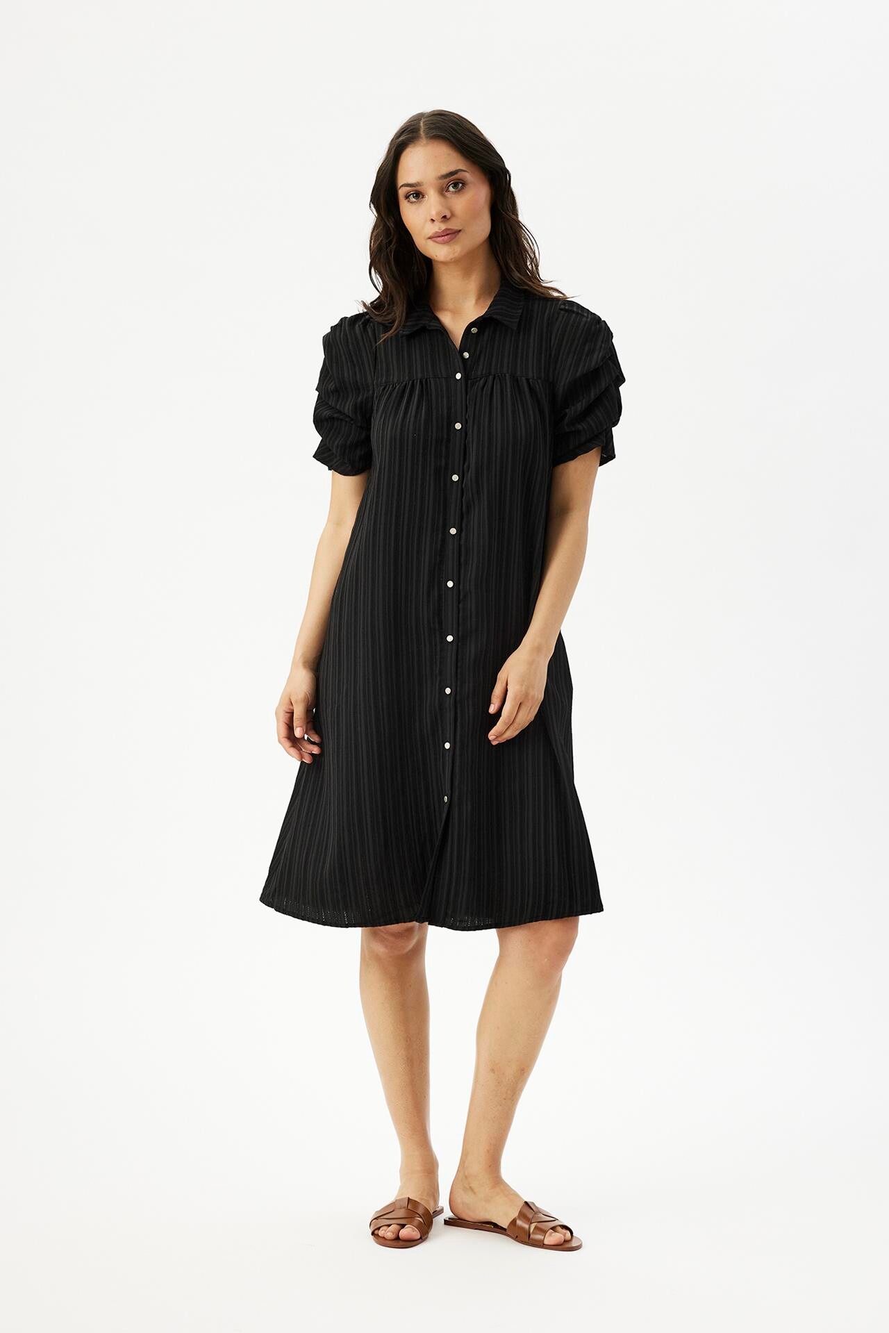 Front Linda Kjole Farve: Black Størrelse: Dame