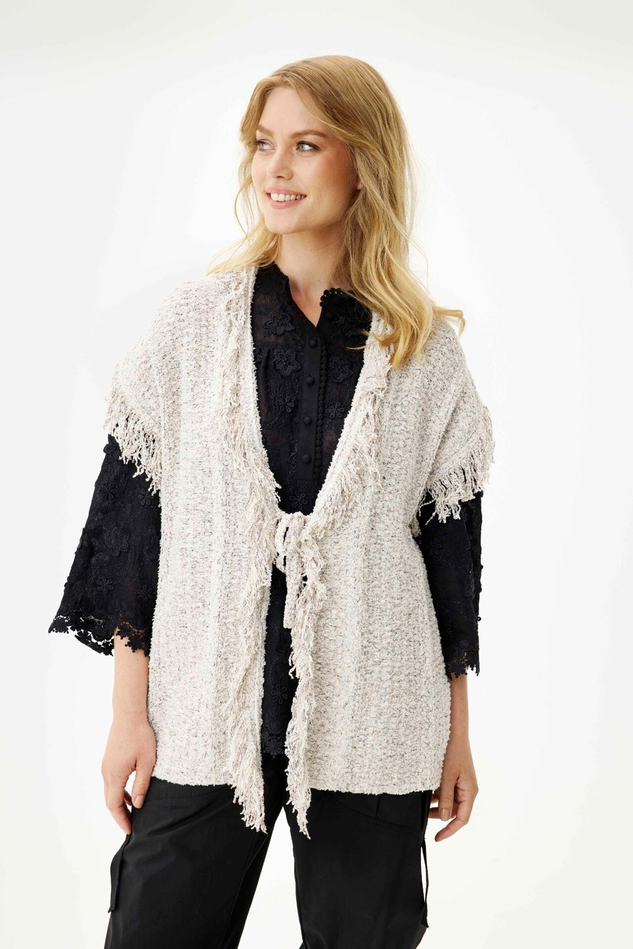 Front Poppy Vest 16303 189 Light Sand 189