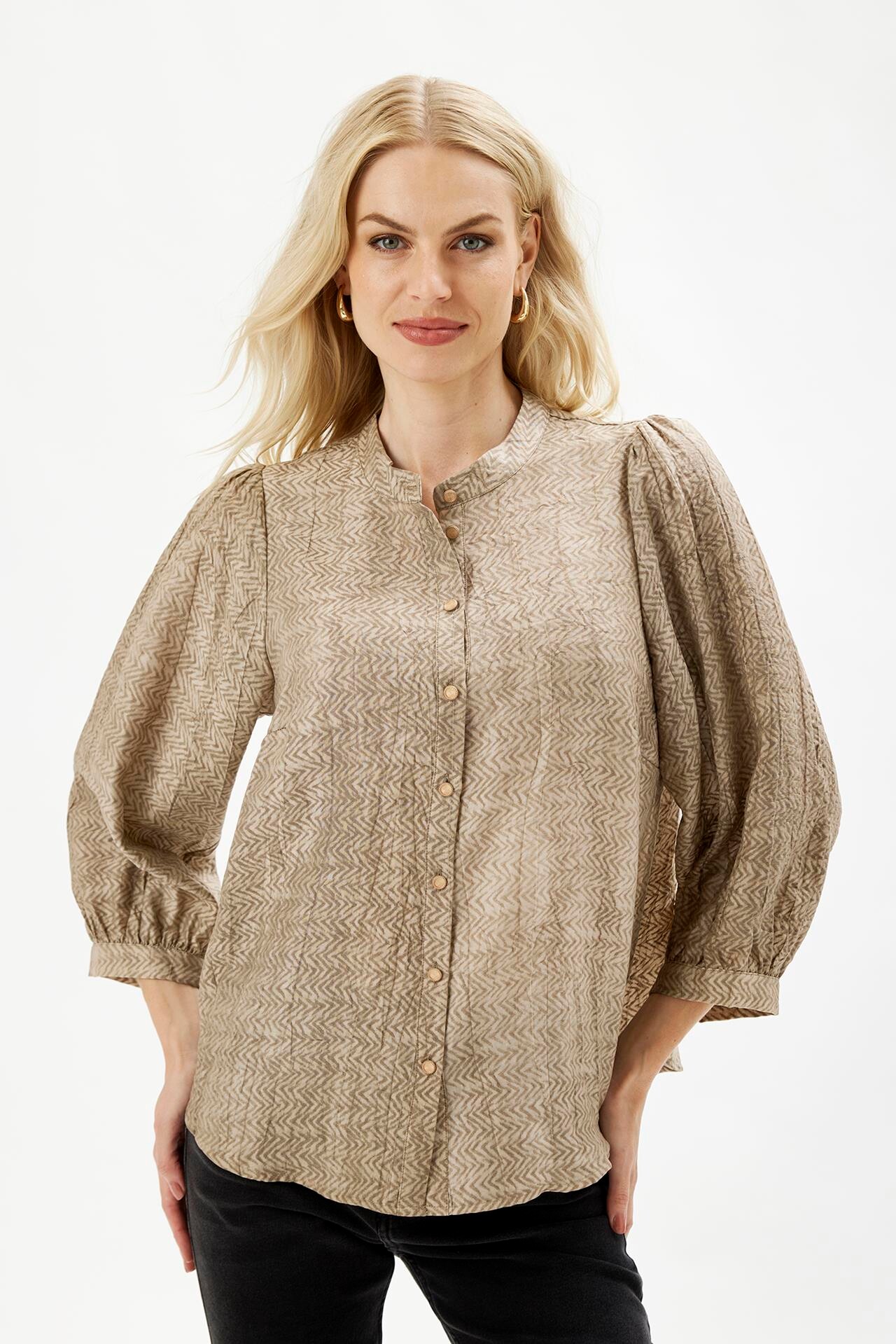 Front Fern Shirt 16469 191 Sand 191