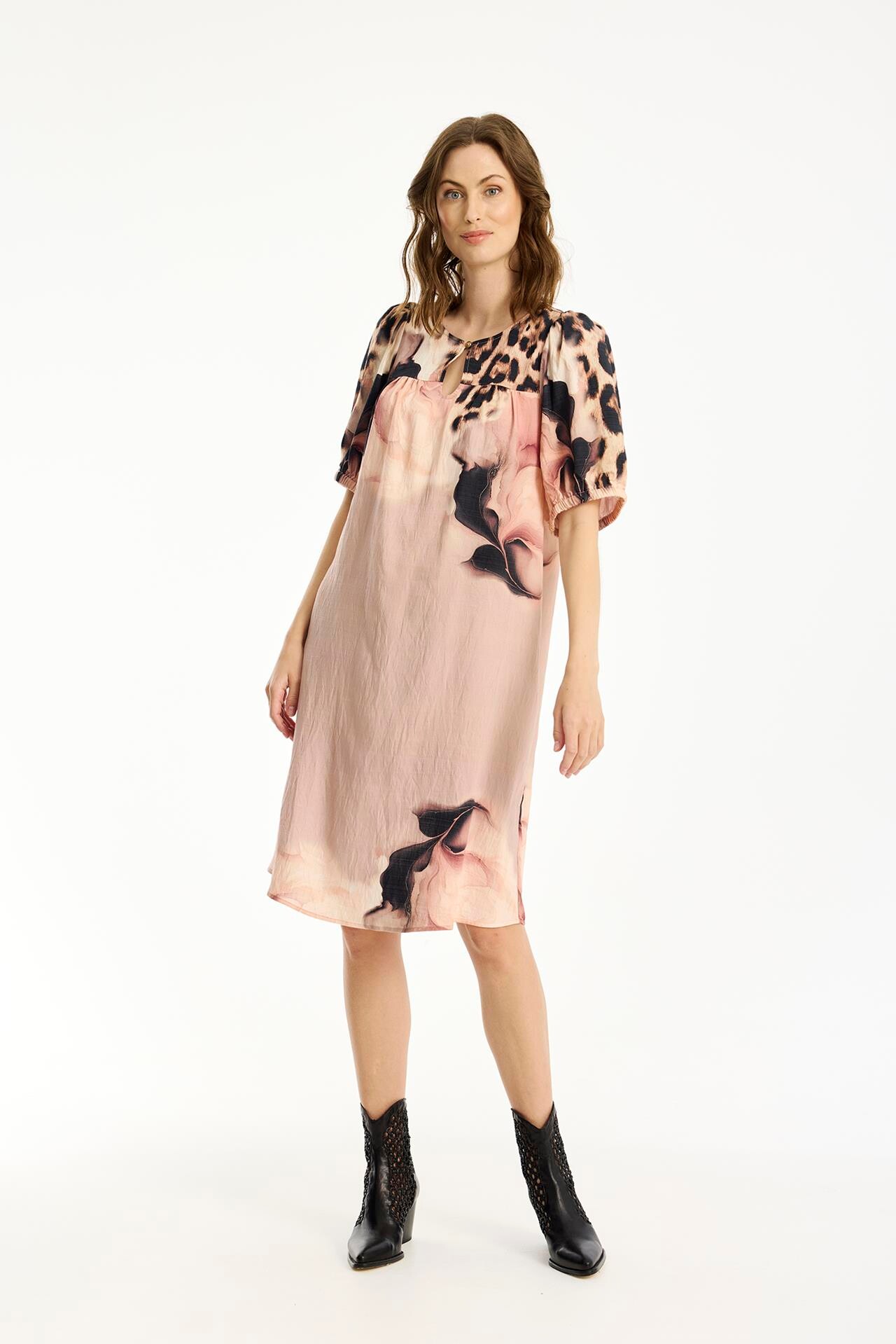 IN FRONT LAILA DRESS 16734 215 (Rose 215)