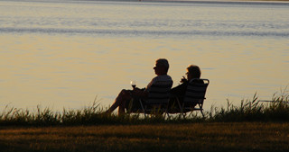 Aftenhygge med vin ved stranden